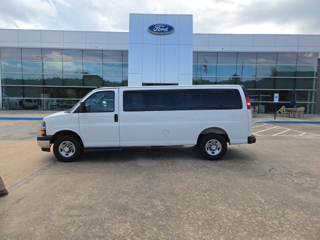 2025 Chevrolet Express 3500 LT Passenger