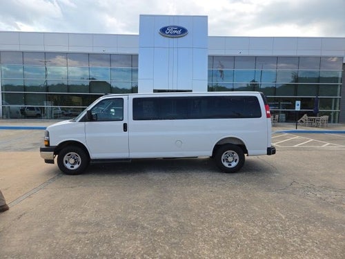 2025 Chevrolet Express 3500 LT Passenger