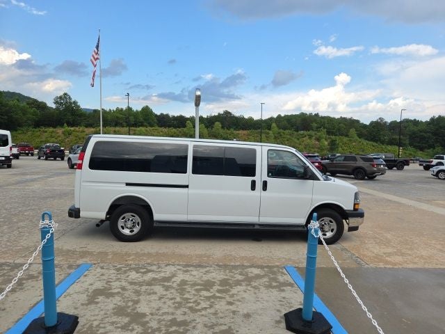 2025 Chevrolet Express 3500 LT Passenger