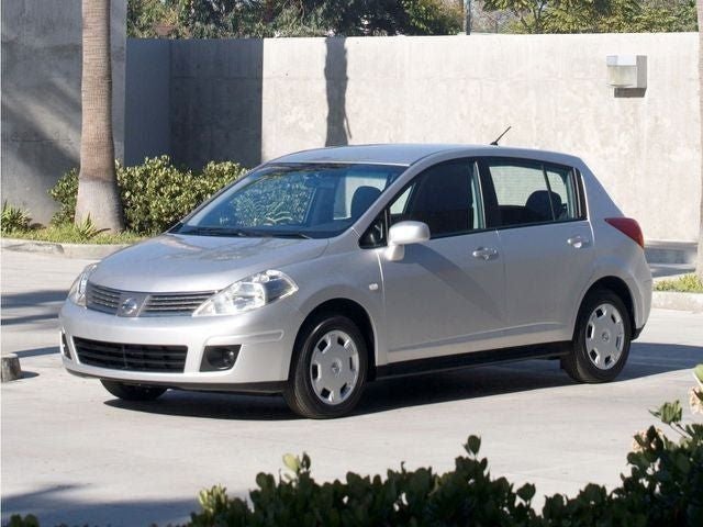 2011 Nissan Versa 1.8 SL